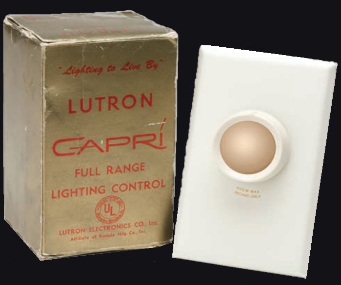 Один из первых бытовых диммеров Lutron Capri. Возможность регулировать атмосферу помещения становилась почти такой же естественной, как включить свет.